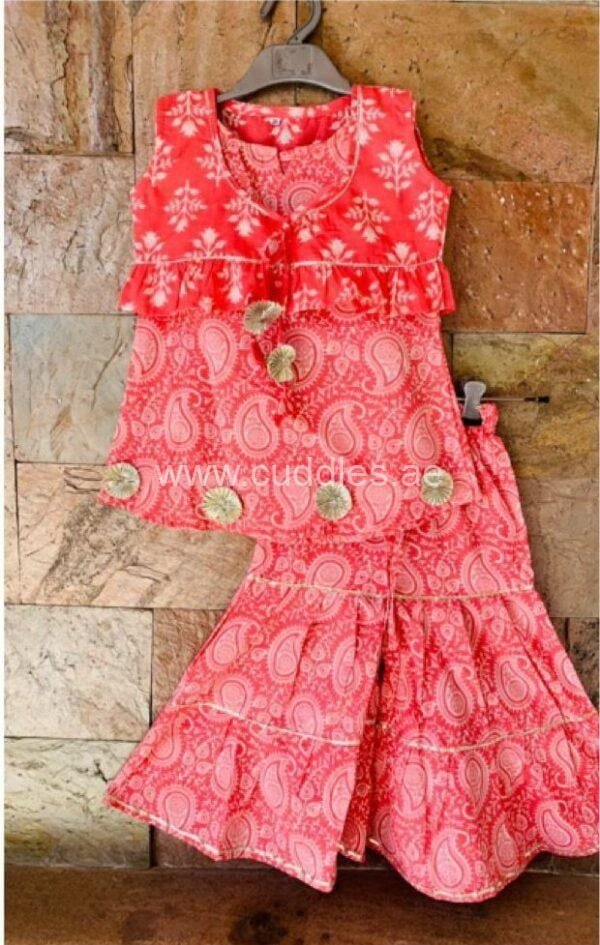 Sleeveless kurti with jacket